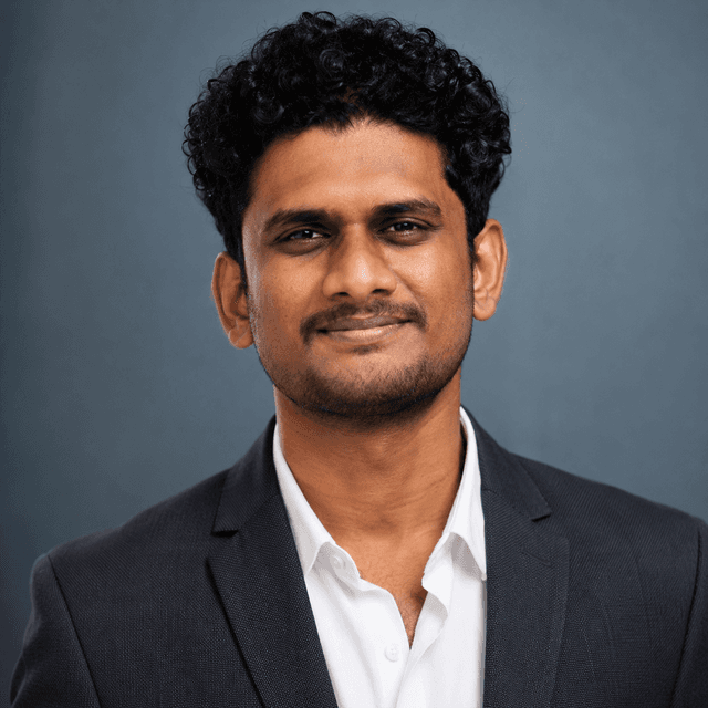 Vignesh Saravanan - Laravel Developer